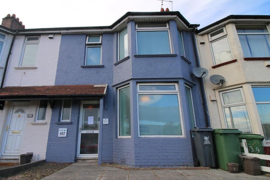 Large Modern House By Property Promise Cardiff Eksteriør billede